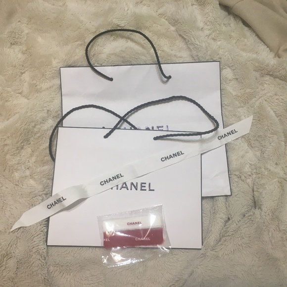 Bundle of Chanel ribbons & shopping bags - Picture 5 of 6